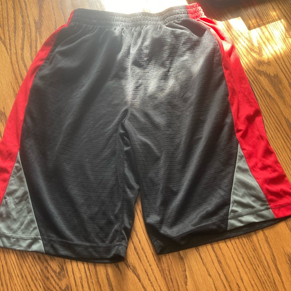 Men’s sz med basketball shorts